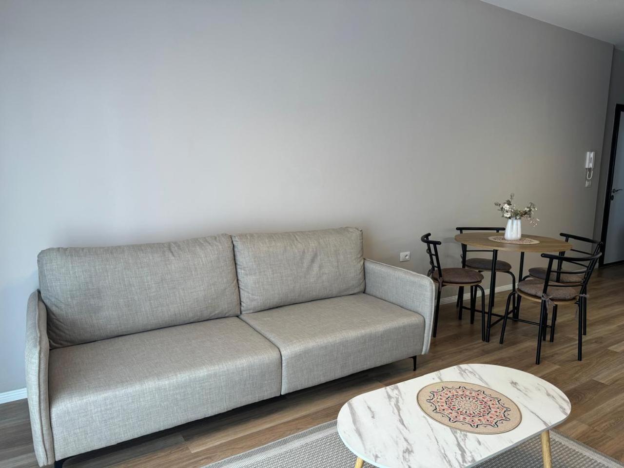 Apartment Olivia House Yzberish