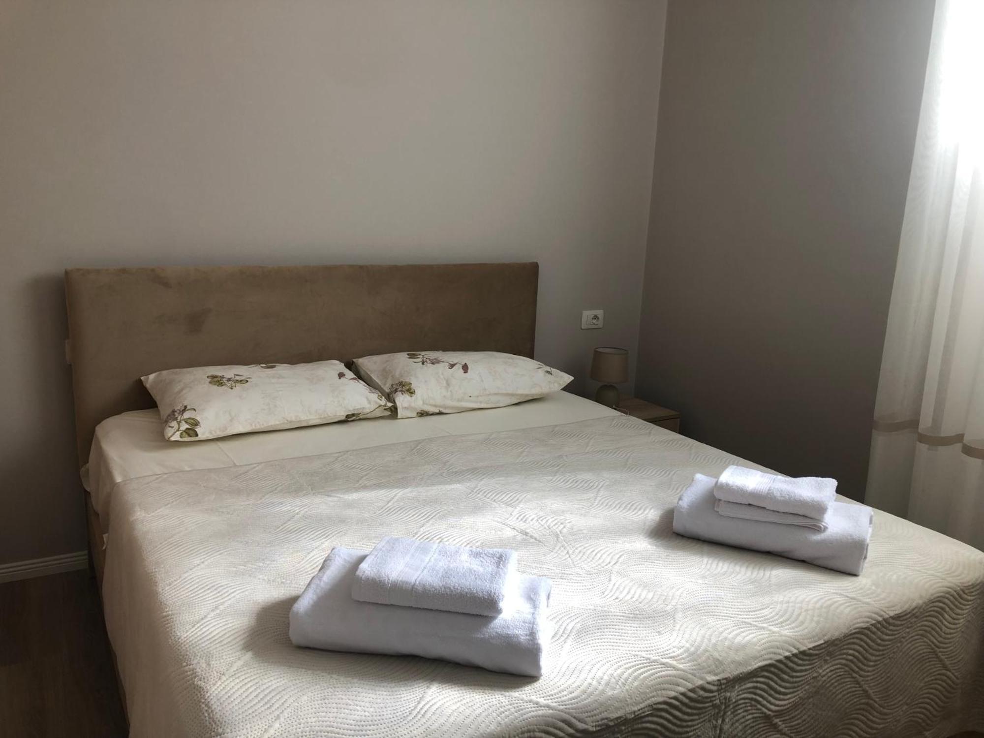 Olivia House * Yzberishti